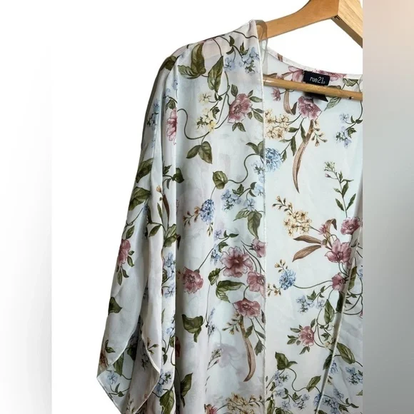 Rue21 floral, kimono, light weight too Medium - Picture 2 of 4